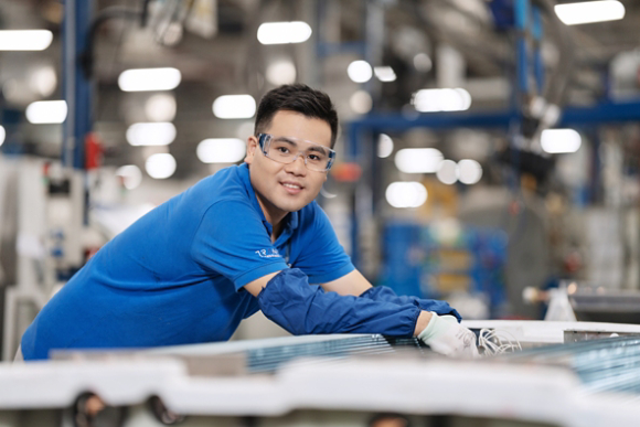 Male engineer wiring unit in Wuijang