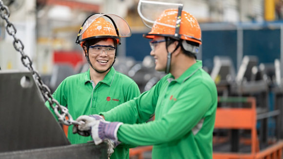 Taicang warehouse employees happily working