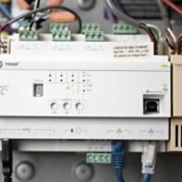 Tracer SC+ Controller Front Facing Closeup