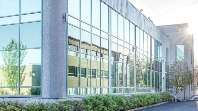 AI対応のビルテクノロジーで脱炭素化目標を達成するための取り組み