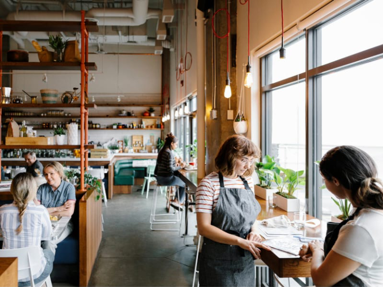 Trane ayuda a que los edificios funcionen mejor a través de costos de energía reducidos y una huella de carbono reducida