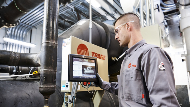 tc-technician-trane-kansas-city-40731-red.jpg