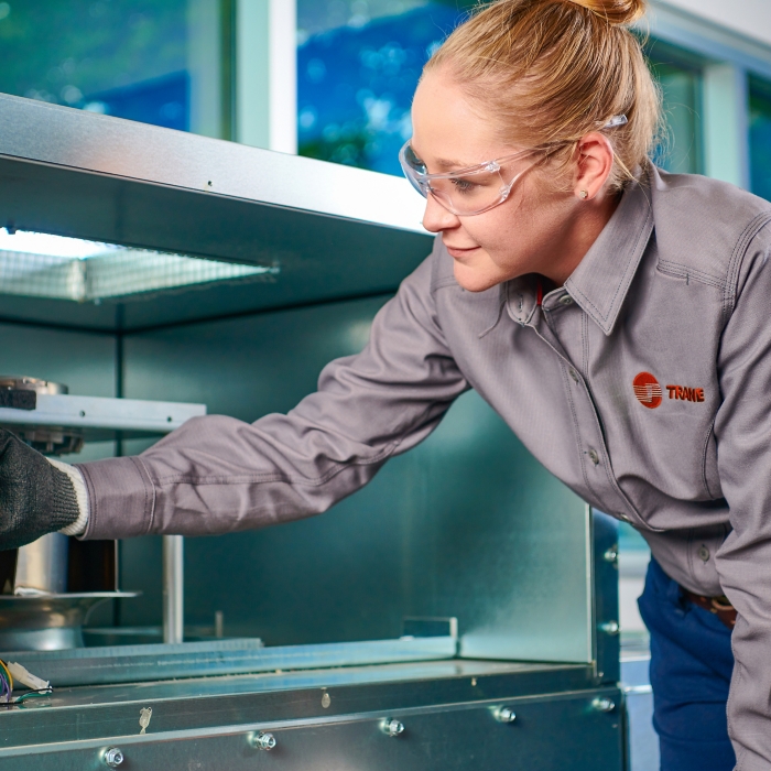 tc-technician-trane-kansas-city-40635-red.jpg